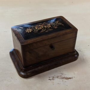 Boite à timbre en marqueterie niçoise XIXème