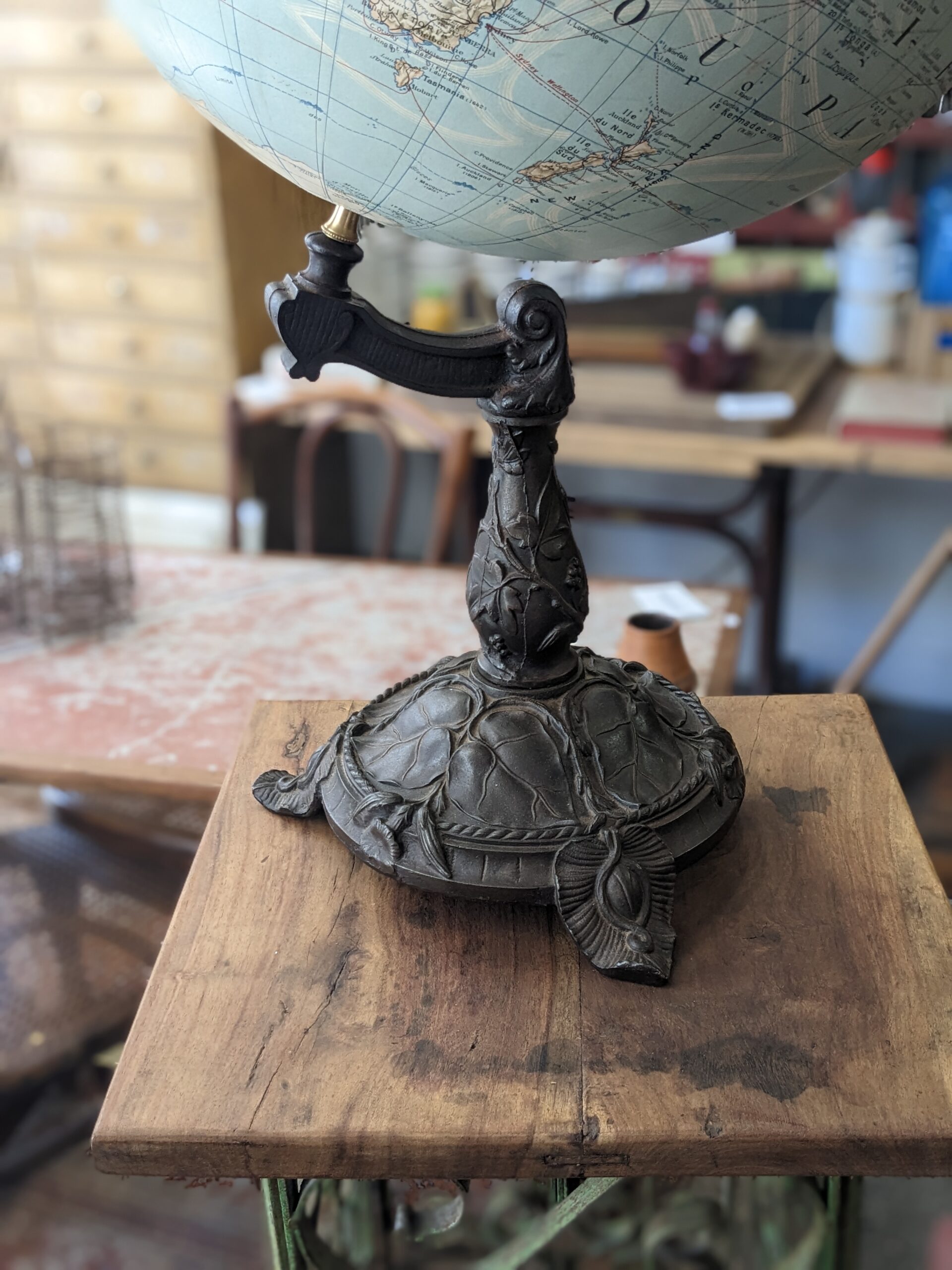 Très grand globe terrestre GIRARD et BARRERE piètement fonte art nouveau début XXème – Image 5