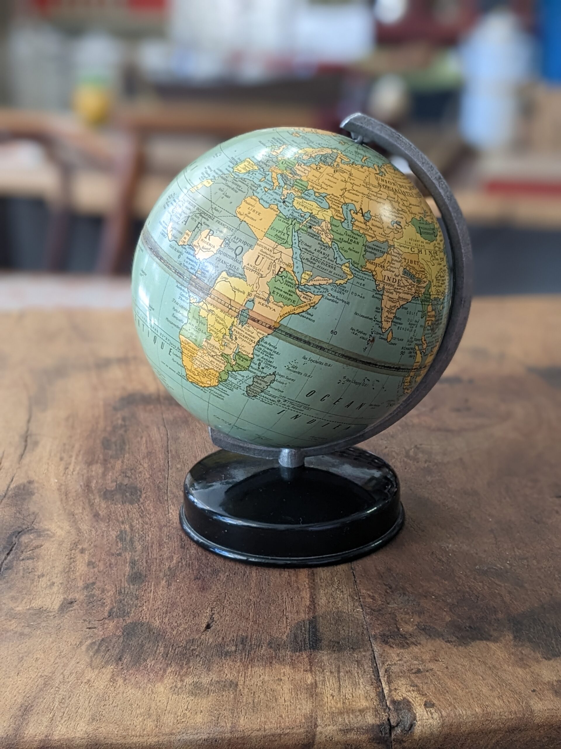 Petit globe terrestre Taride années 50