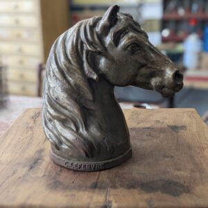 Sculpture Tête de cheval en fonte fin XIXème début XXème