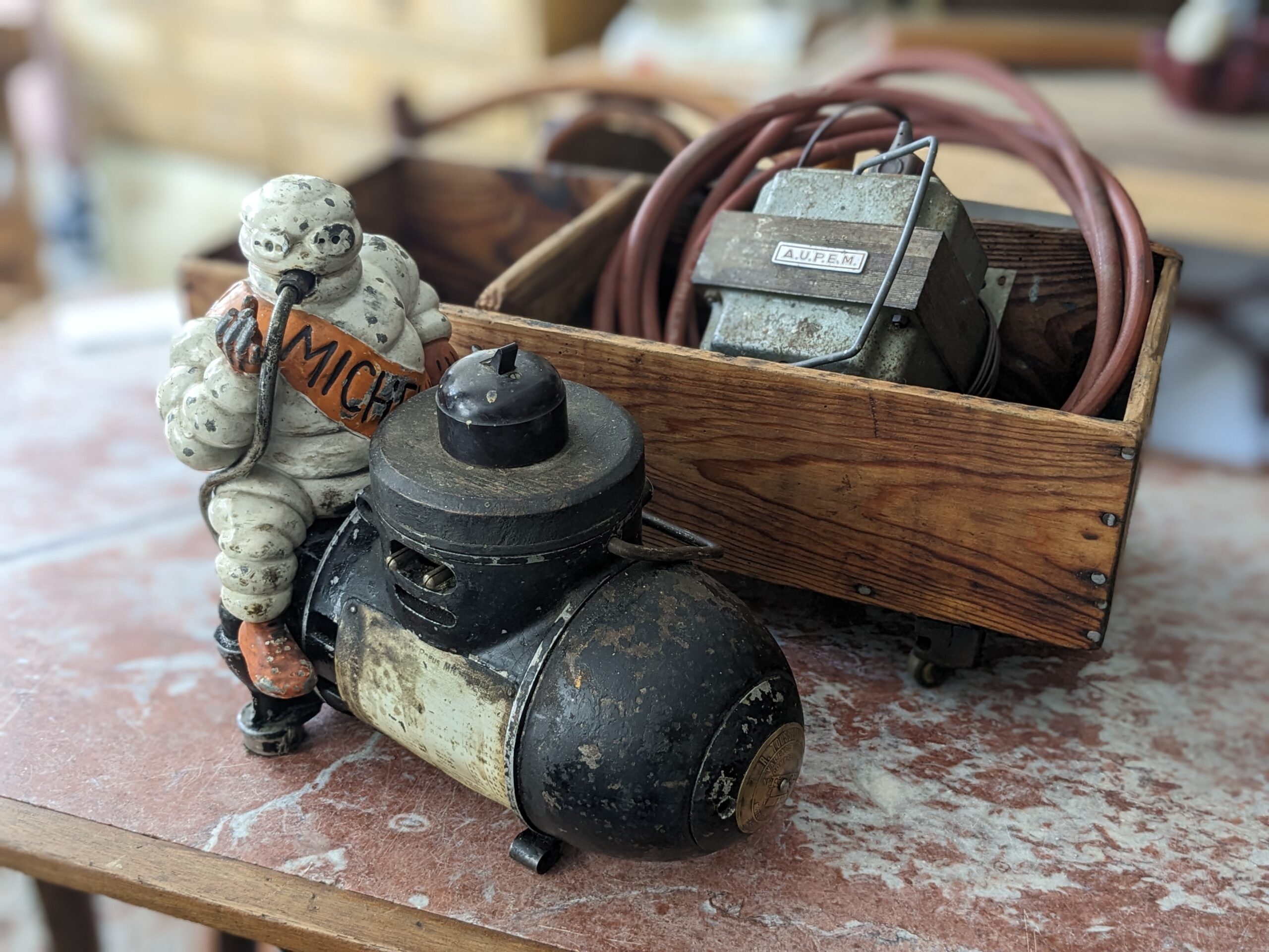 Compresseur gonfleur Michelin des années 30